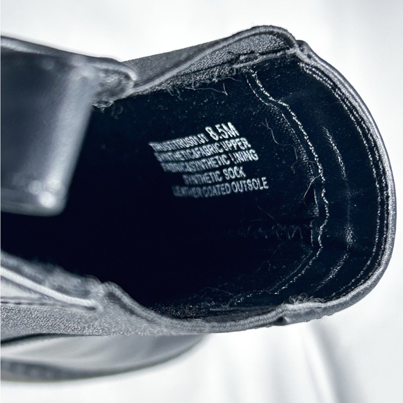 Madden Girl ‘Trust’ Lug Sole Chelsea Boot - NWOT - Picture 5 of 6